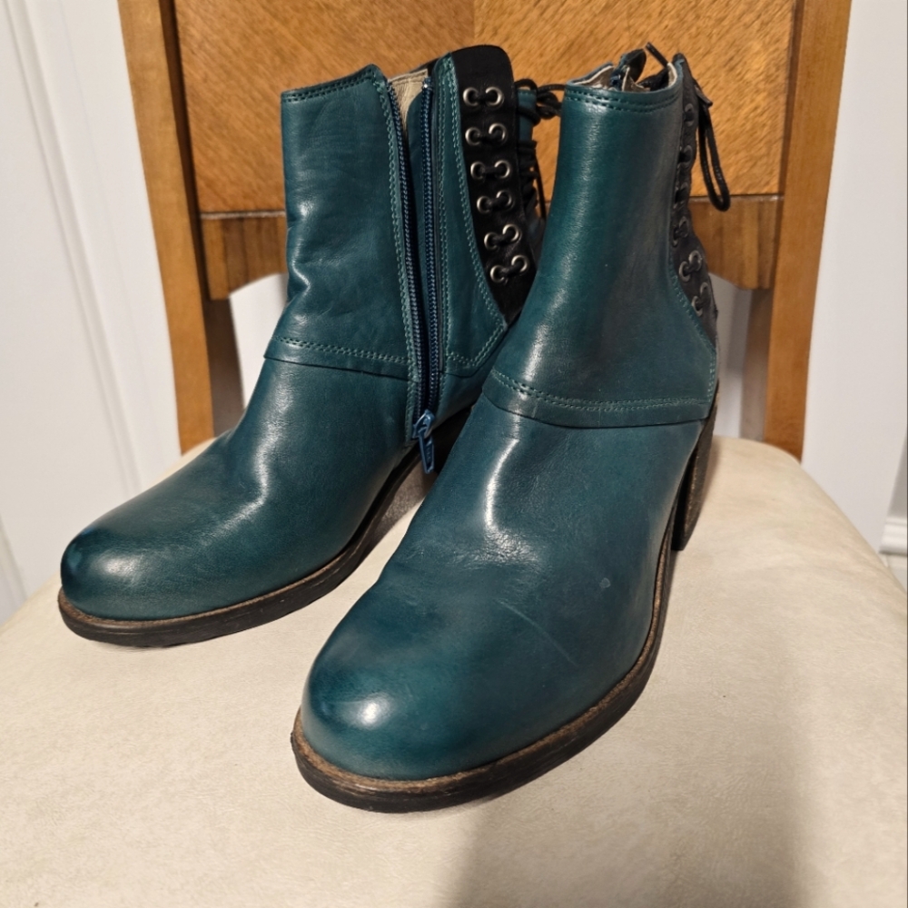 Women's Short Leather Boots